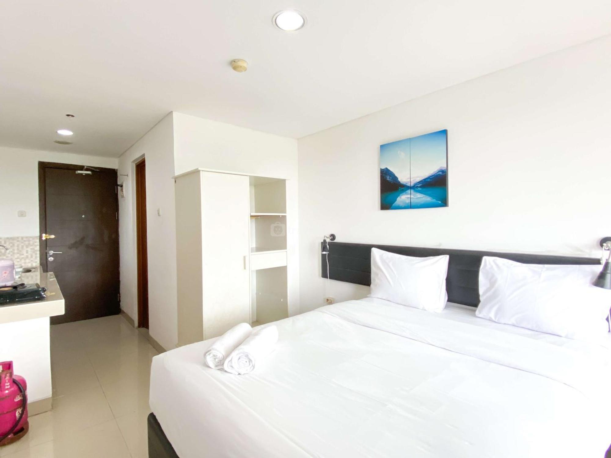 Minimalist Studio At Enviro Apartment By Travelio Cikarang Exterior foto